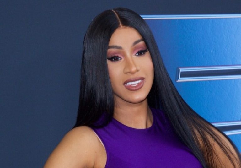 Cardi B’s Response to Having a Drink Thrown at Her on Stage Goes Viral all-available